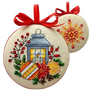ZU 10385 Cross stitch kit - Christmas ball-disc with a lantern I